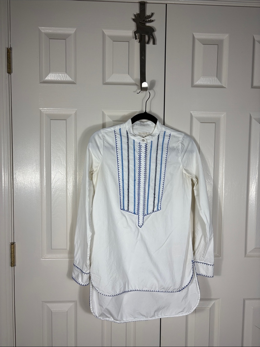 ANN MASHBURN White Tunic with Blue Embroidery